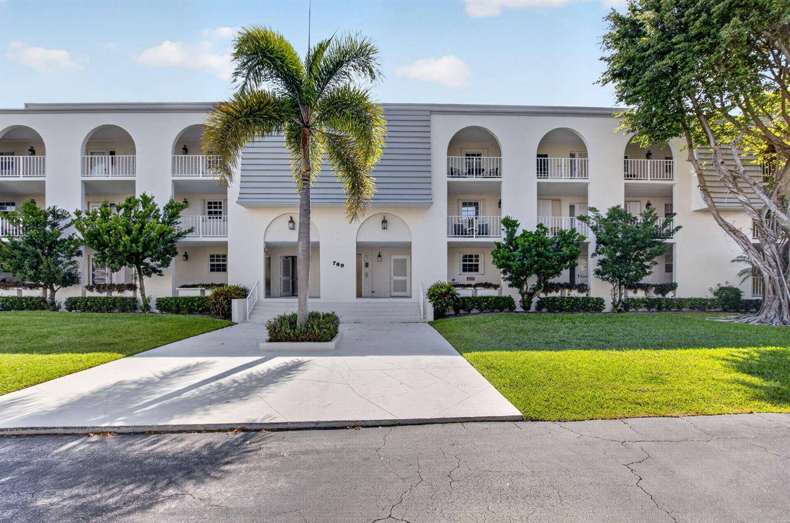 769 JefferyBoca Raton - FRENCH VILLAGE CONDO condo unit 2-104 - picture