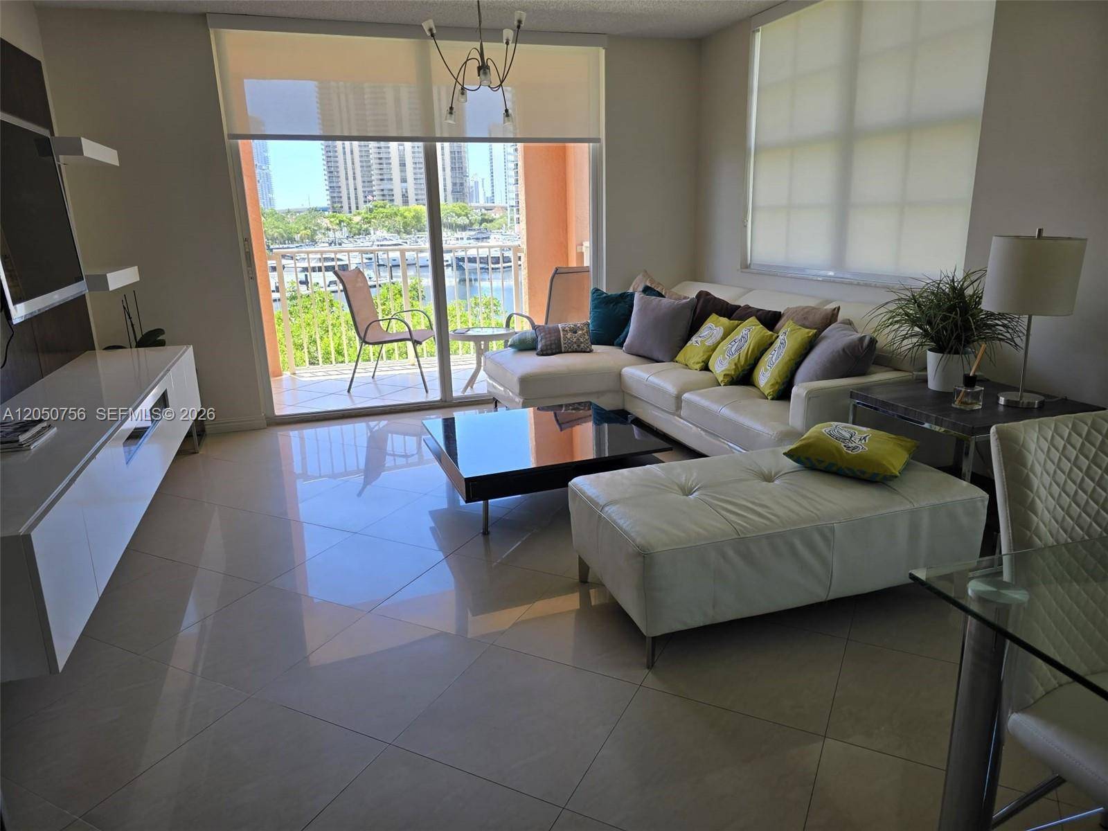 19999 E Country Club DrAventura - THE YACHT CLUB AT AVENTUR,The Yacht Club condo unit 1407 - picture