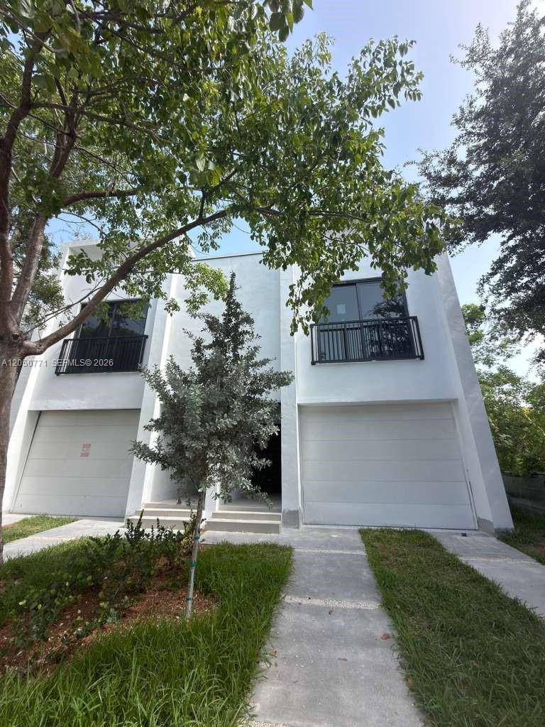 138 NW 33rd StMiami - picture