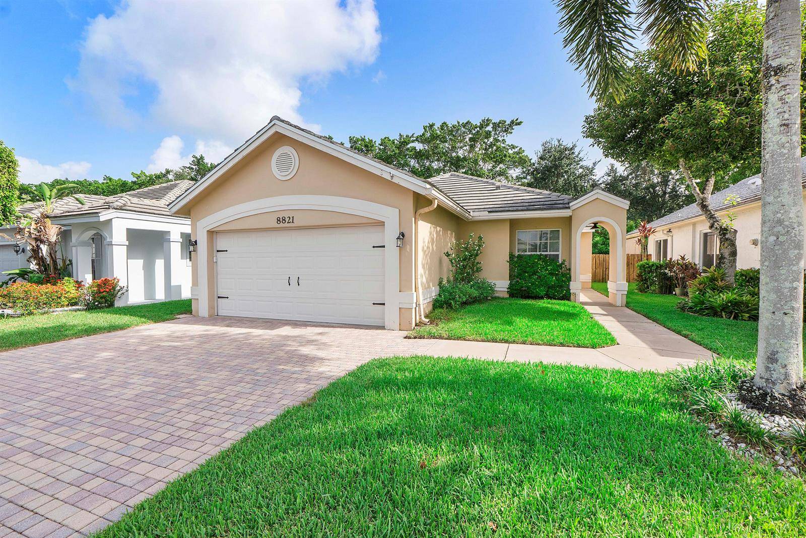 8821 Lake ParkDavie - picture