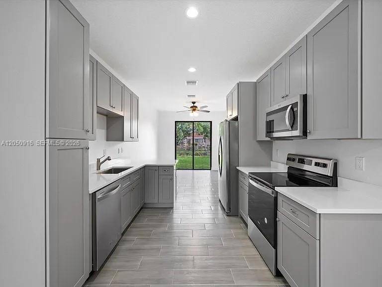 141 W 16th StRiviera Beach - picture