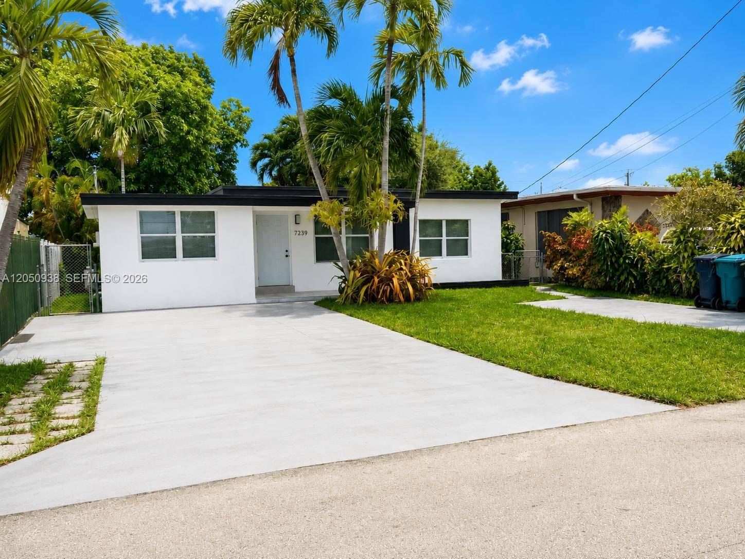 7239 NW 3rd StMiami - picture