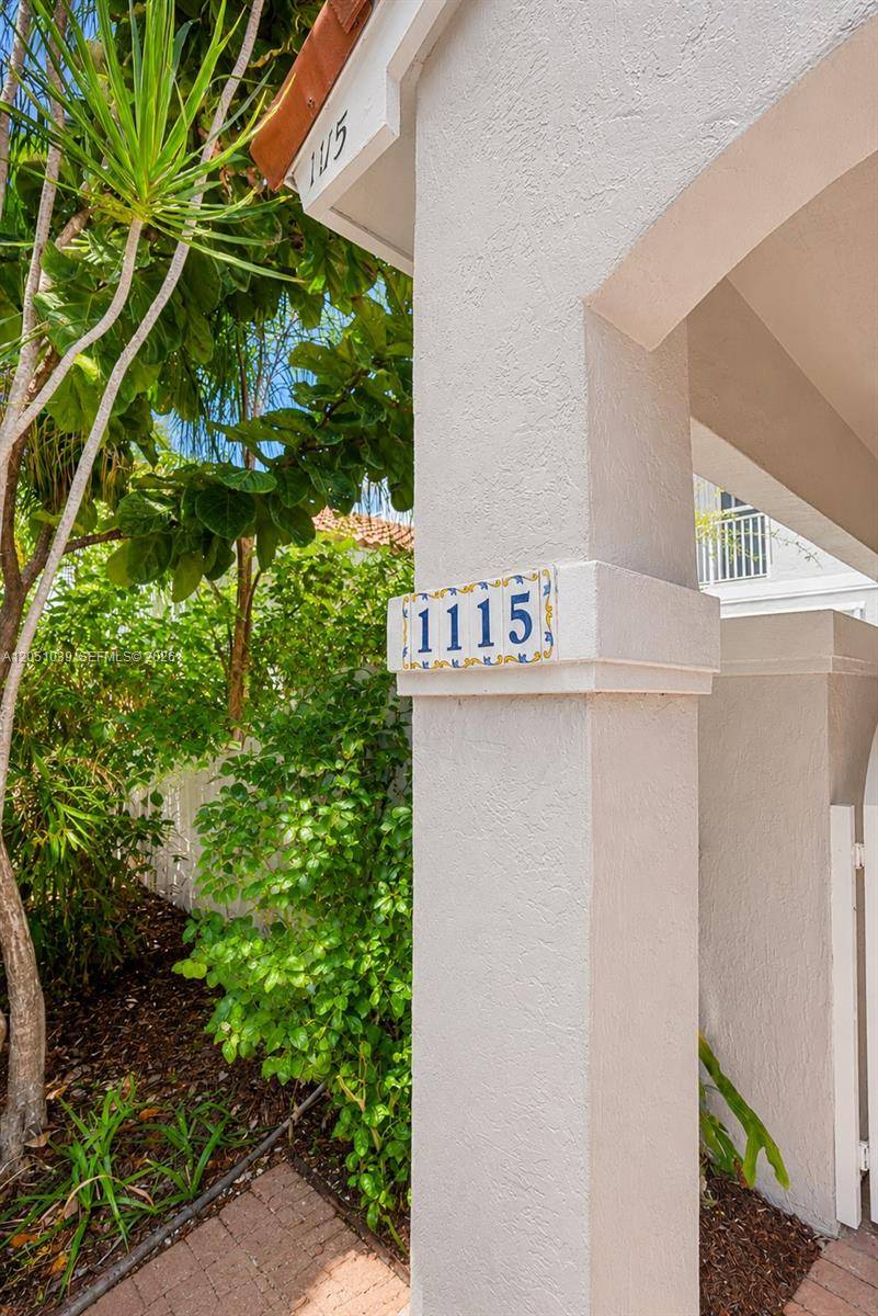 1115 Weeping Willow WayHollywood - picture