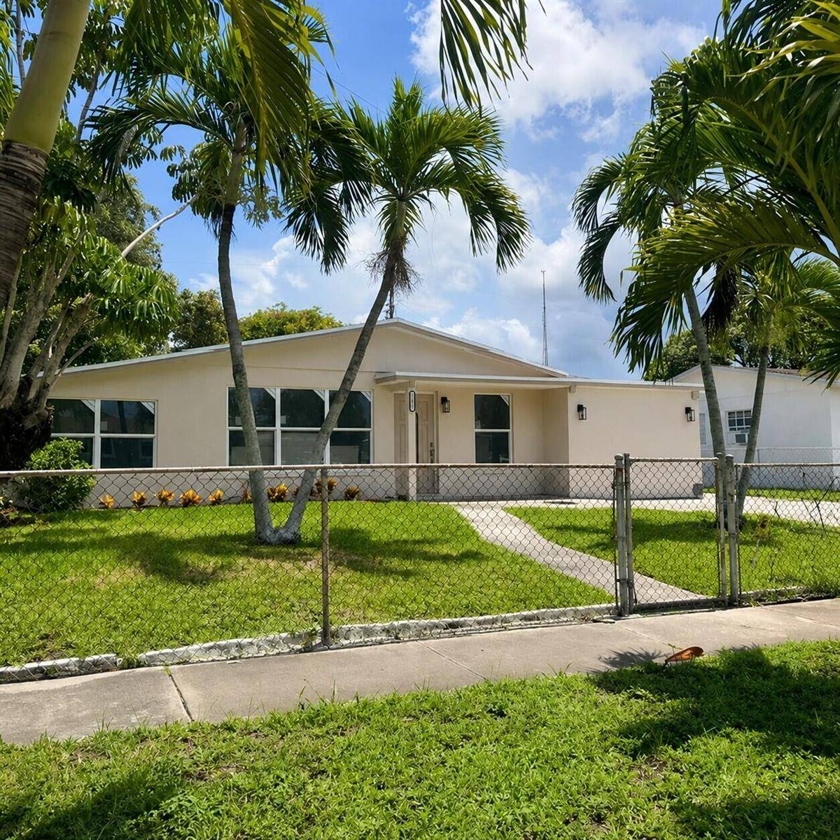1321 W 3rdRiviera Beach - picture