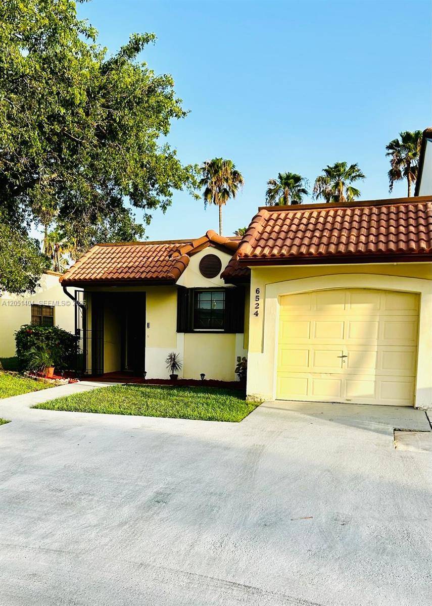 6524 NW 188th LnHialeah - picture