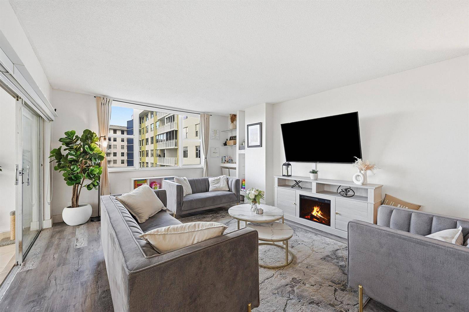 4400 HillcrestHollywood - Condo condo unit 719c - picture