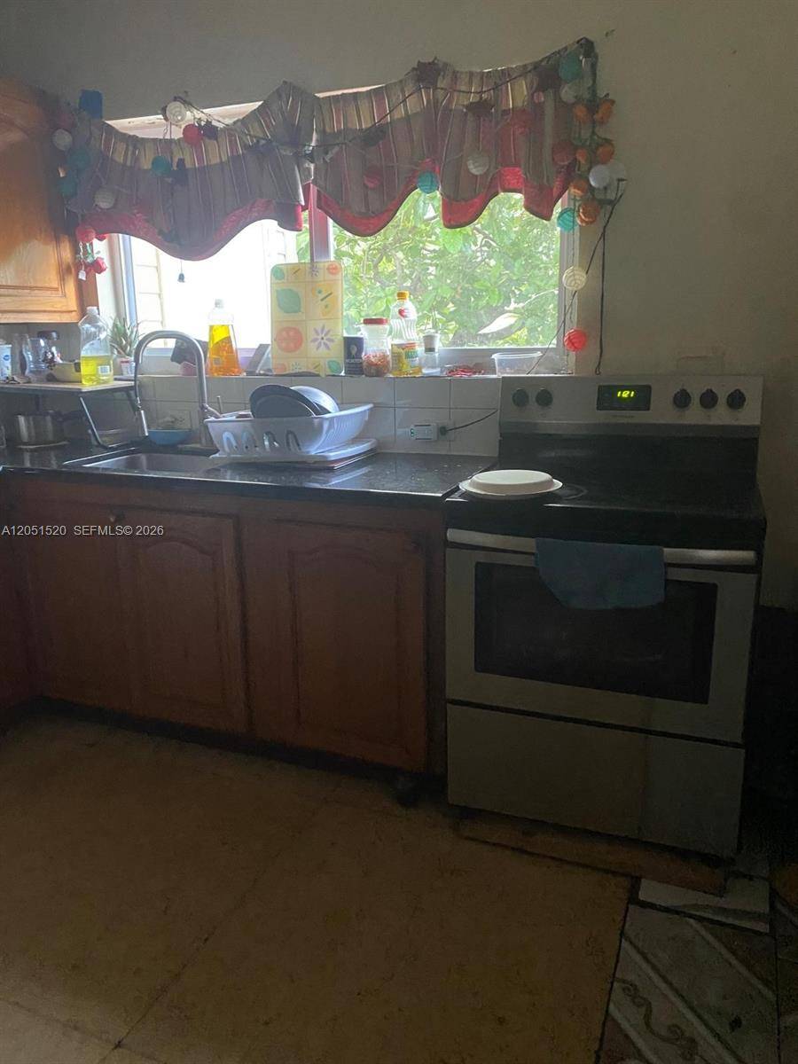 218 SW 10th AveMiami - picture