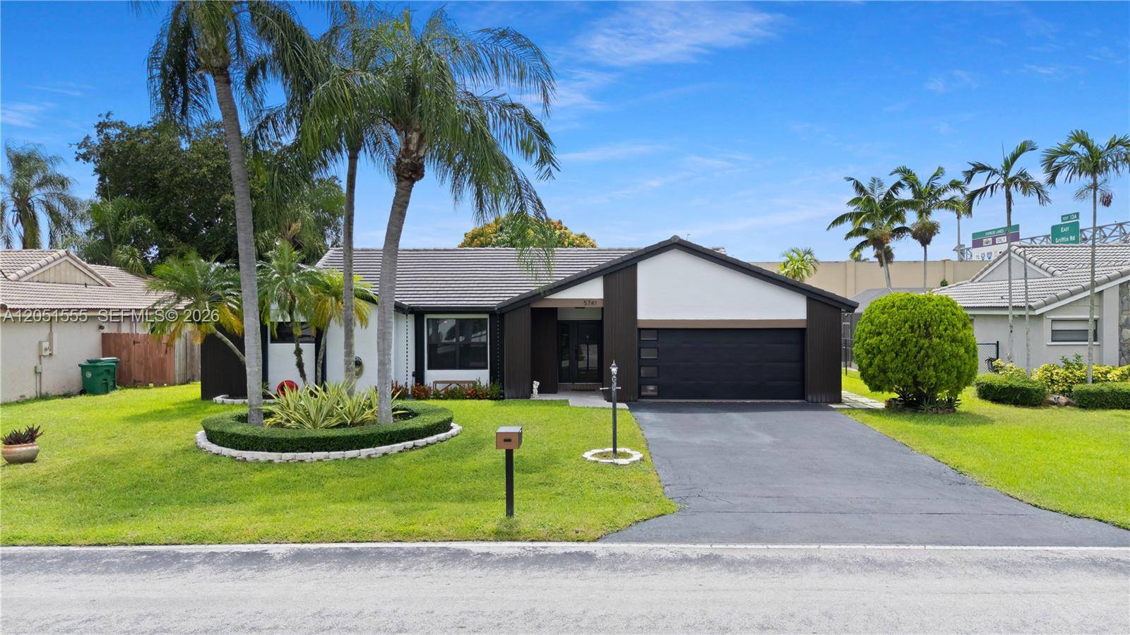 5741 W Waterford DrDavie - picture