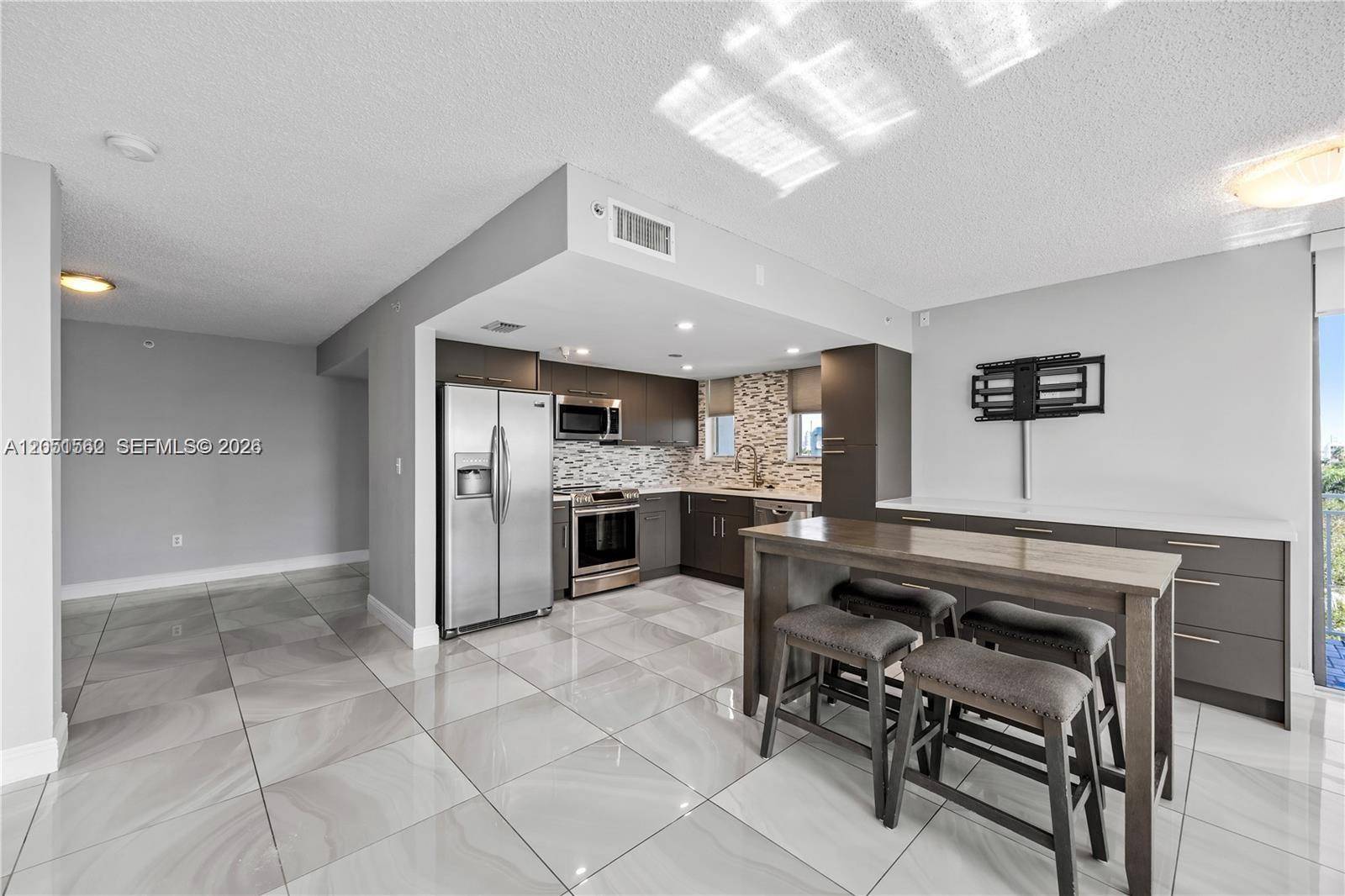 16590 NE 26th AveNorth Miami Beach - VISTA ON THE BAY CONDO condo unit 502 - picture