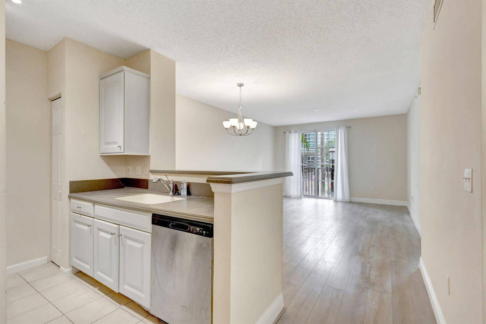 780 S SapodillaWest Palm Beach - COURTYARDS IN CITYPLACE CO,THE COURTYARDS IN CI condo unit 203 - picture