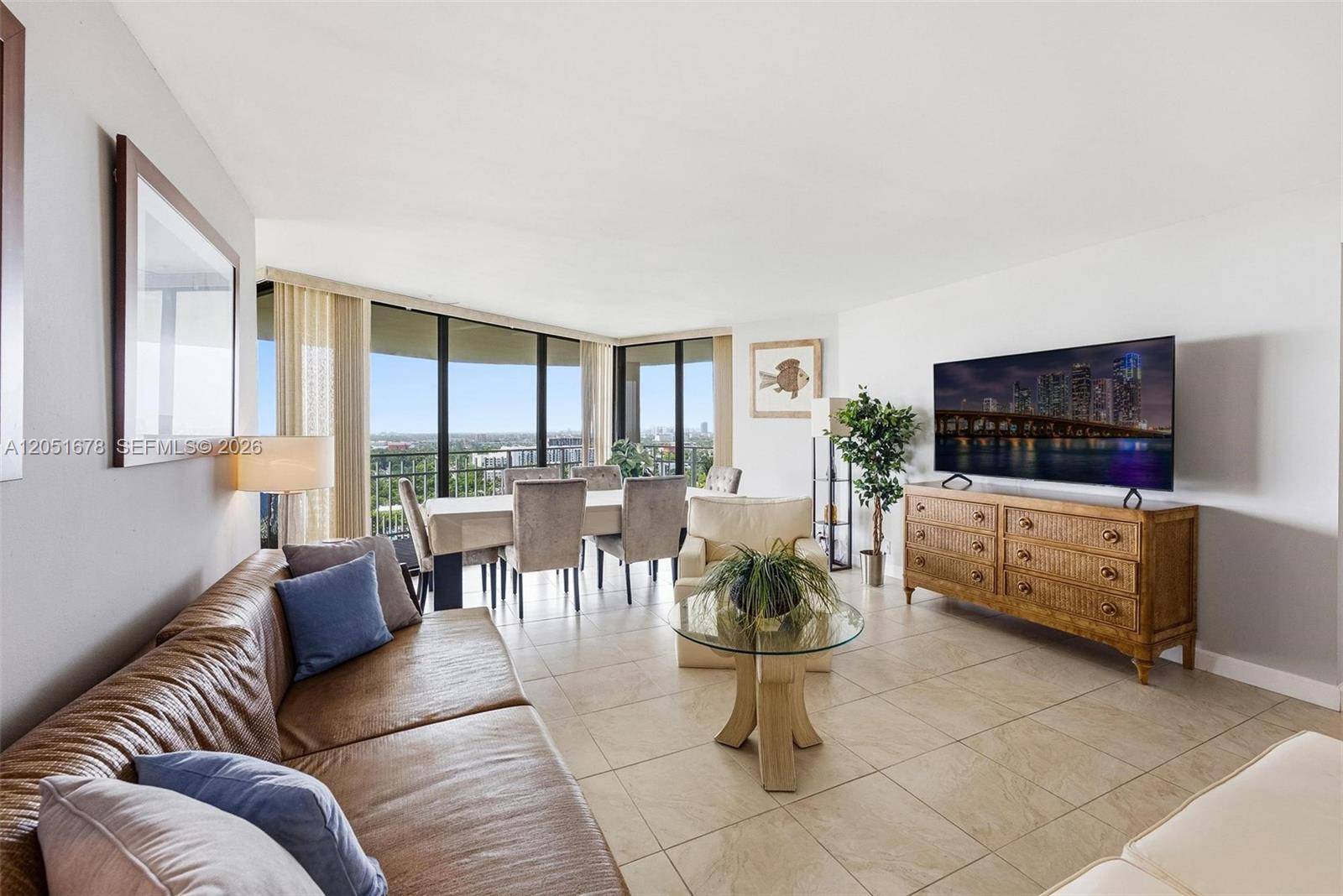 2000 Towerside TerMiami - TOWERS OF QUAYSIDE CONDO condo unit 1911 - picture