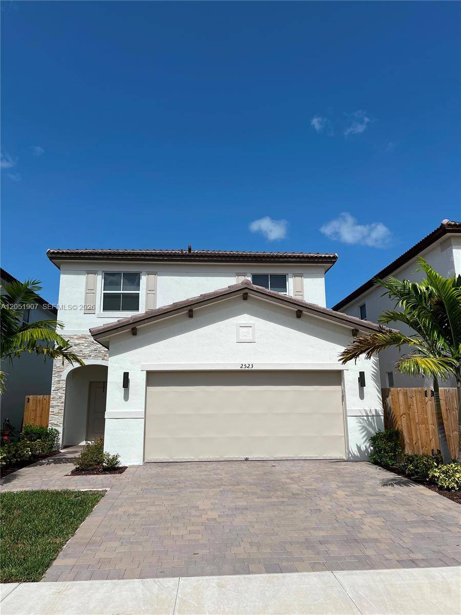 2523 SE 26th TerHomestead - picture