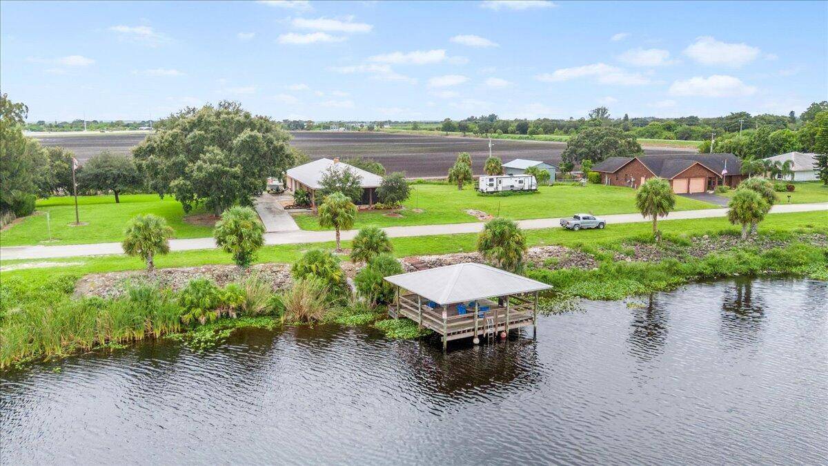 1121 RiverMoore Haven - picture