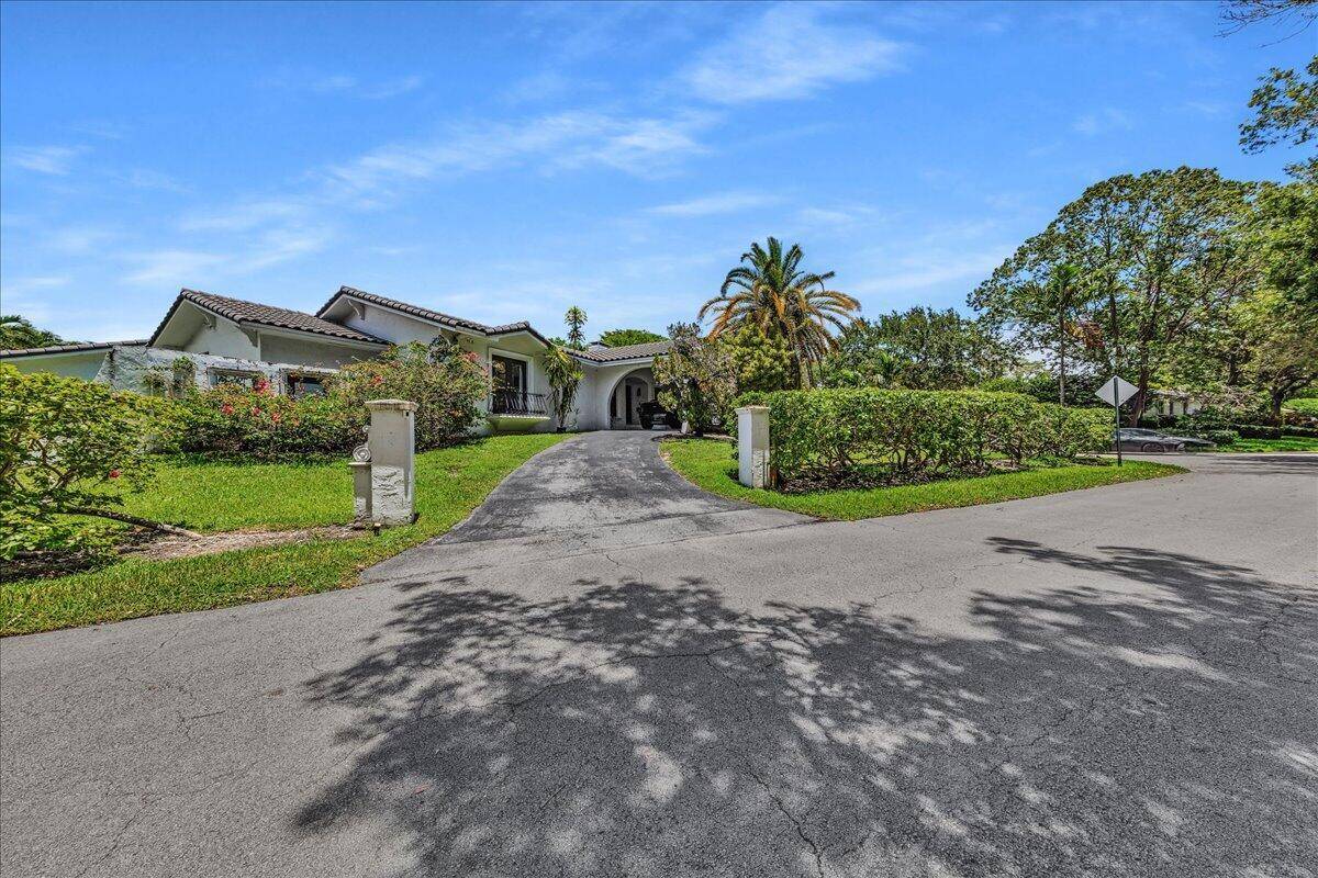 5901 SW 136thPinecrest - picture