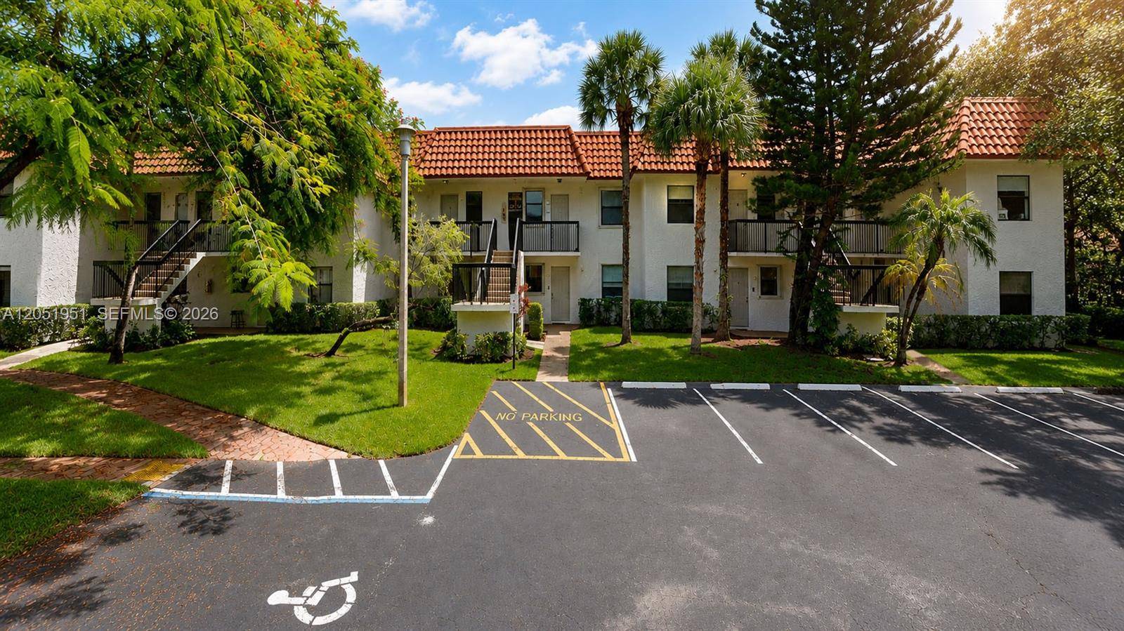 15701 W Waterside CirSunrise - WATERSIDE VILLAGE THREE C condo unit 205 - picture