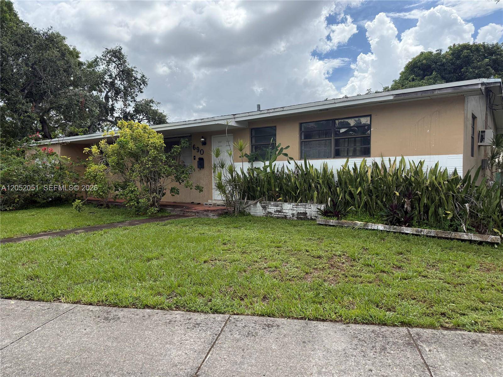 690 W 70th PlHialeah - picture