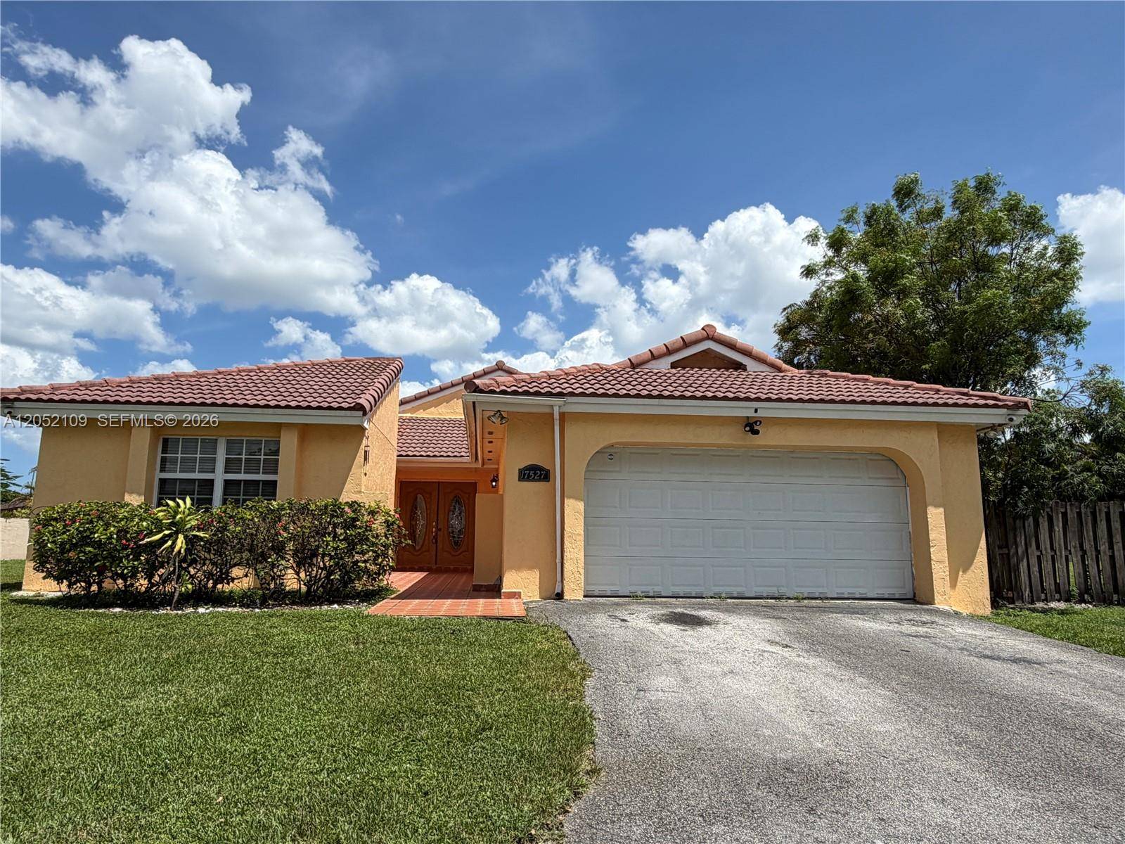 17527 NW 62nd Pl NHialeah - picture