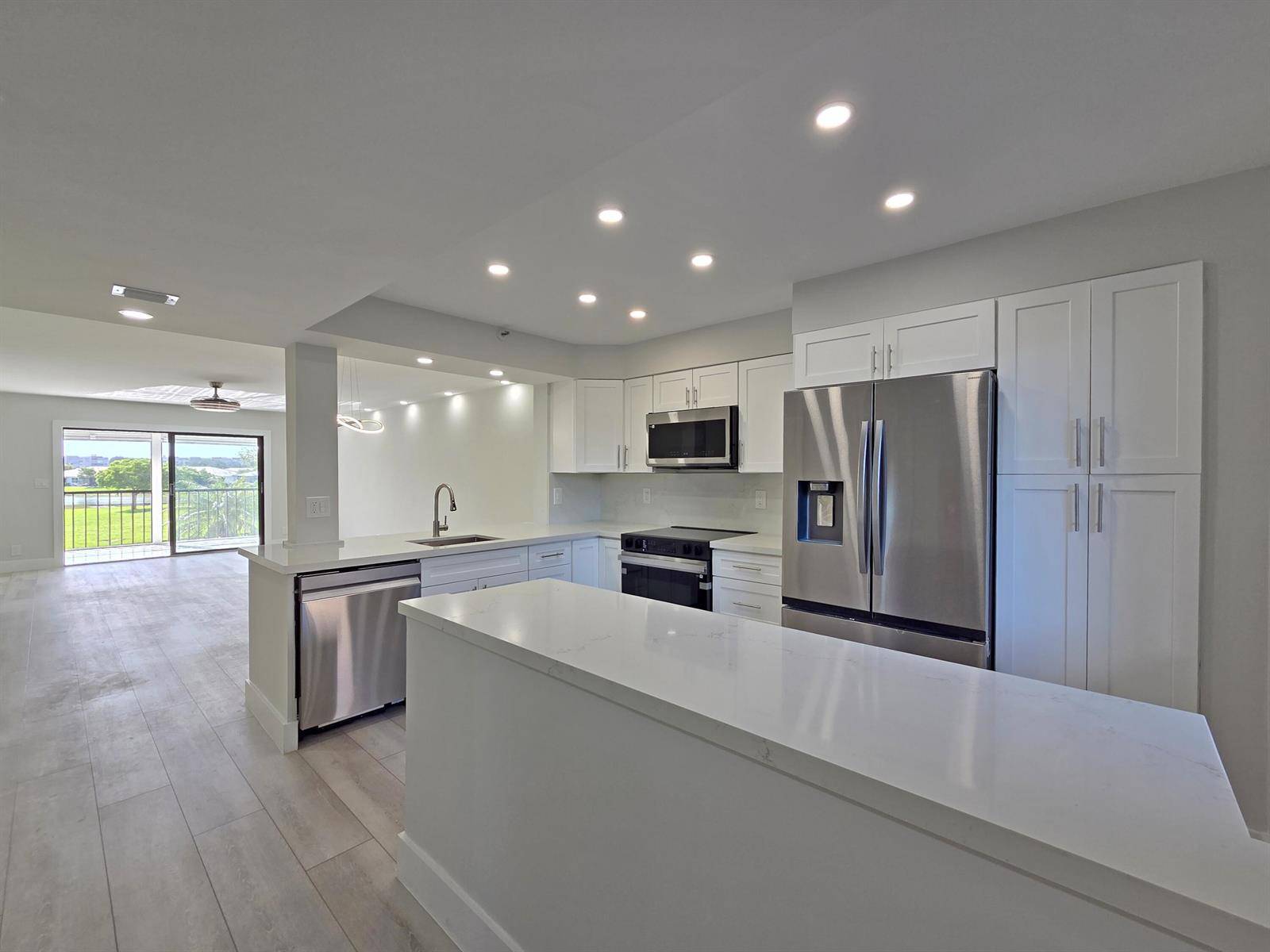 14426 AmberlyDelray Beach - HUNTINGTON LAKES SEC THREE condo unit 203 - picture