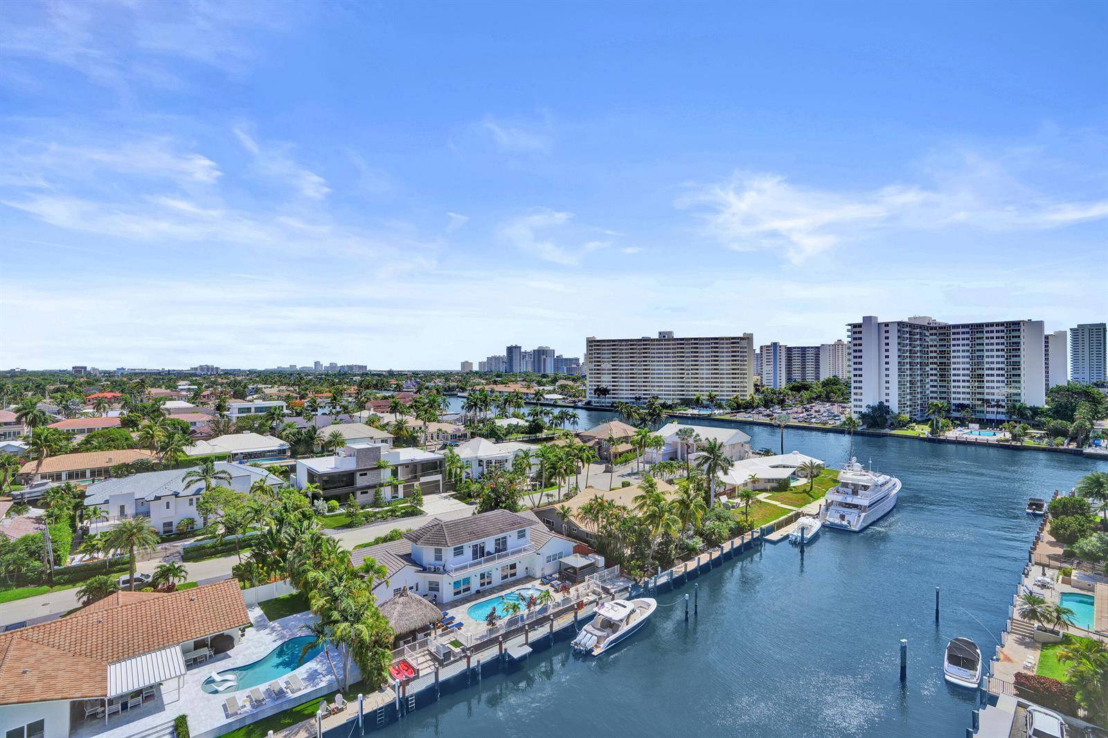 2881 NE 33rdFort Lauderdale - CARLYLE CONDOMINIUM condo unit 10b - picture