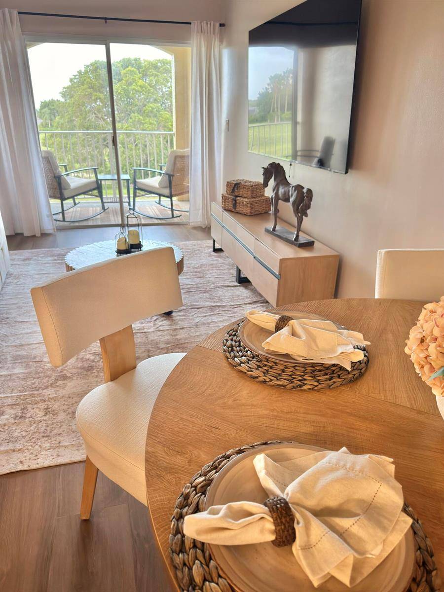 2060 Greenview ShoresWellington - picture