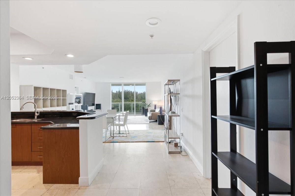 14951 Royal Oaks LnNorth Miami - THE OAKS I CONDO condo unit 402 - picture
