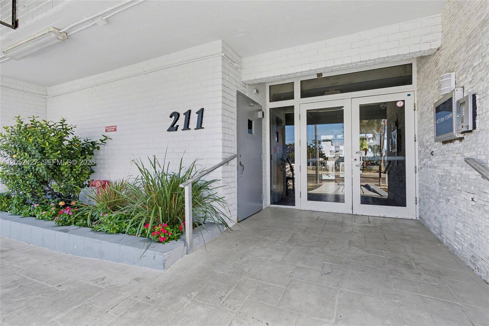 211 S Ocean DrHollywood - VICTORIA TOWERS CONDO condo unit 205 - picture