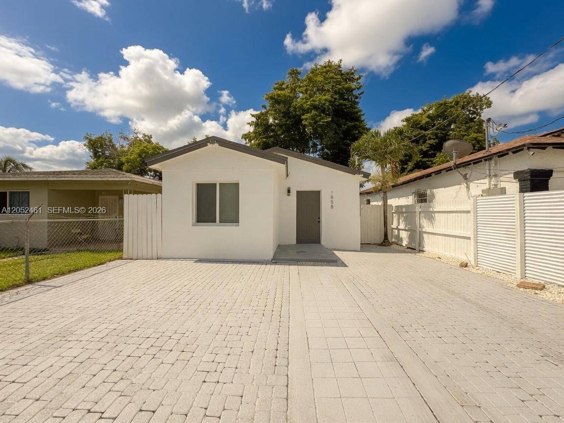 1558 NW 71st StMiami - picture