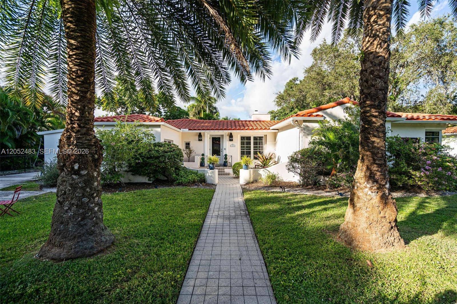 935 NE 72nd TerMiami - picture