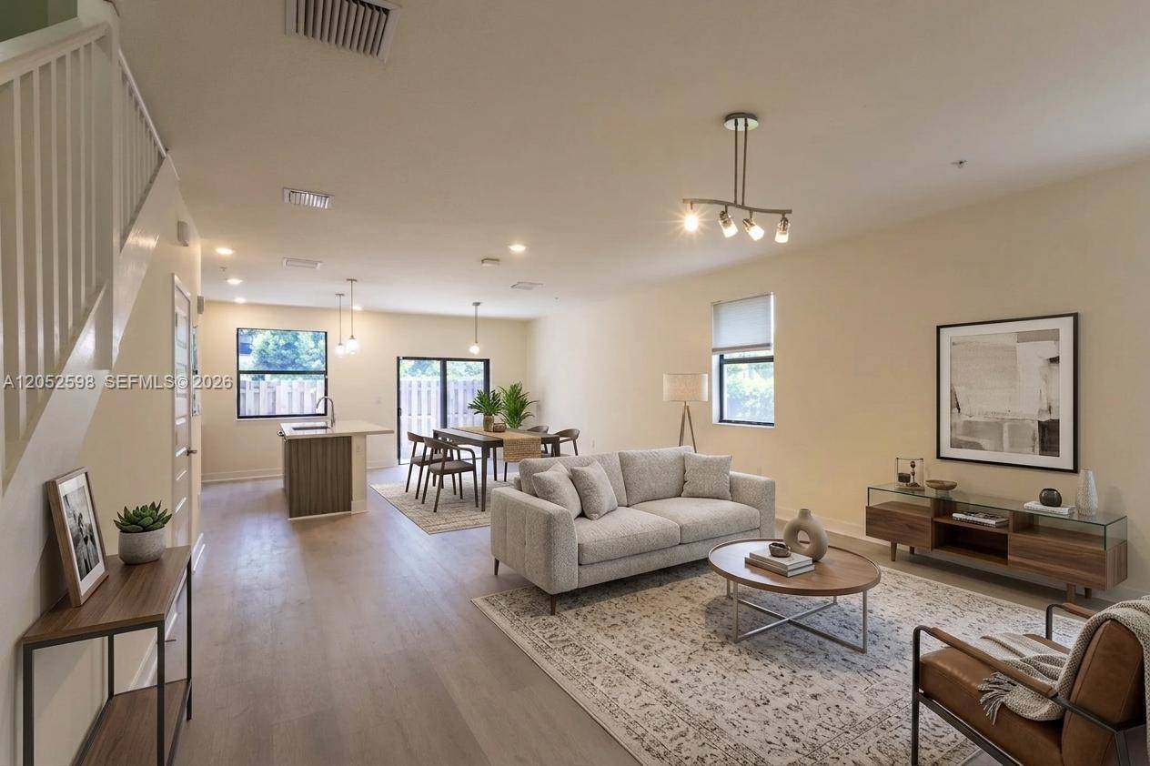 10407 NW 82nd StDoral - HIGHLAND AT PARK CENTRAL condo unit 12 - picture