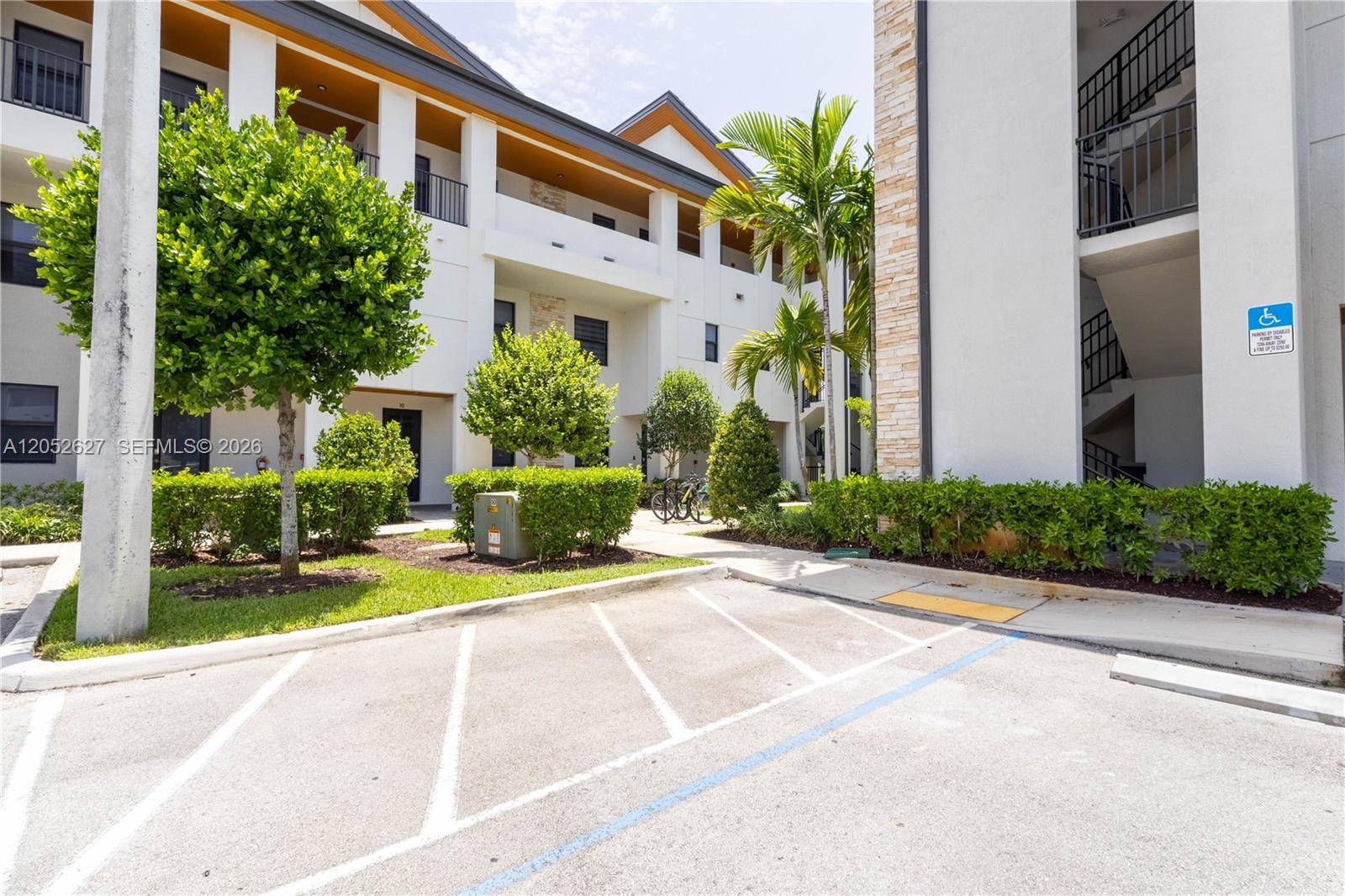 10407 NW 82nd StDoral - HIGHLAND AT PARK CENTRAL condo unit 12 - picture