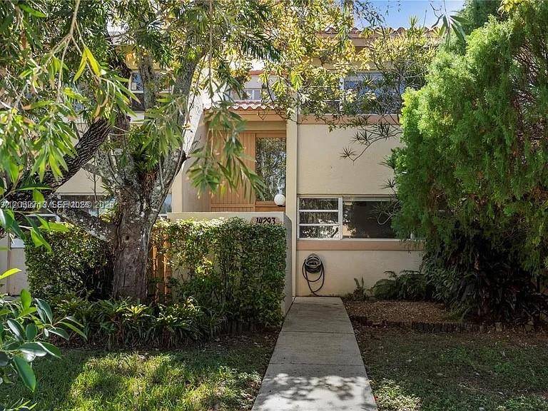 14293 Kendale Lakes CirMiami - CATALONIA LAKE VILLAS,CATALONIA LAKE VILLA condo unit 14293 - picture