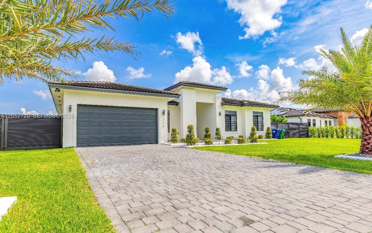 13218 SW 230th stMiami - picture