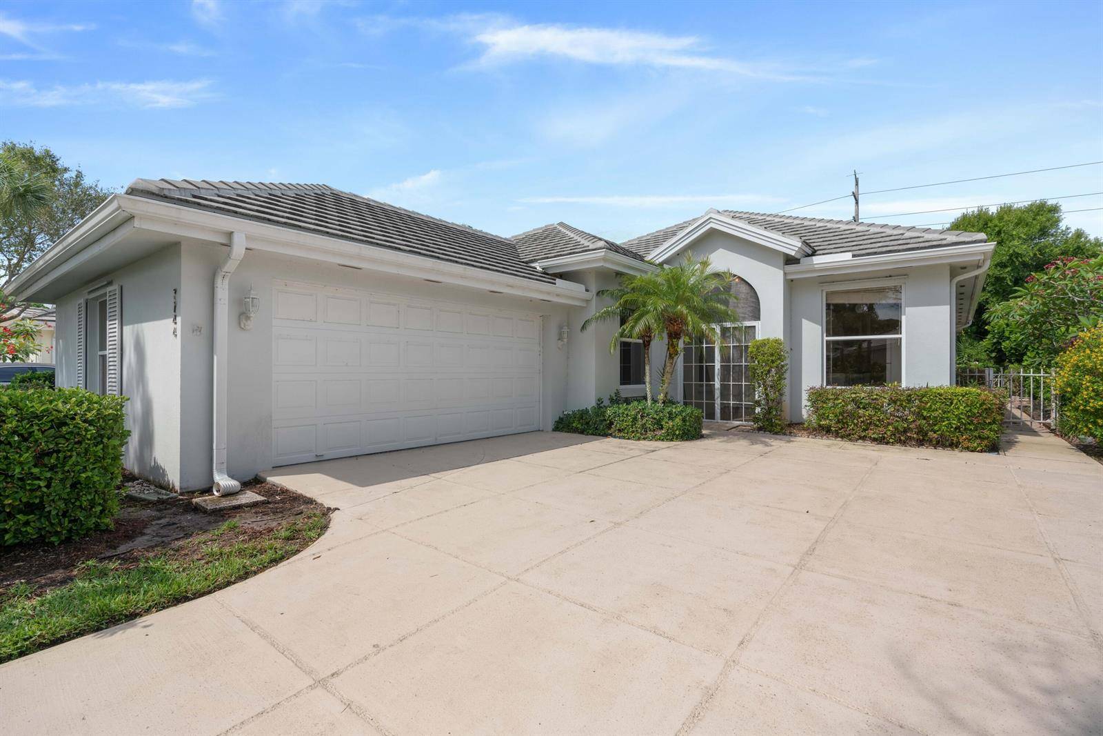 7744 SE Needle PalmHobe Sound - picture