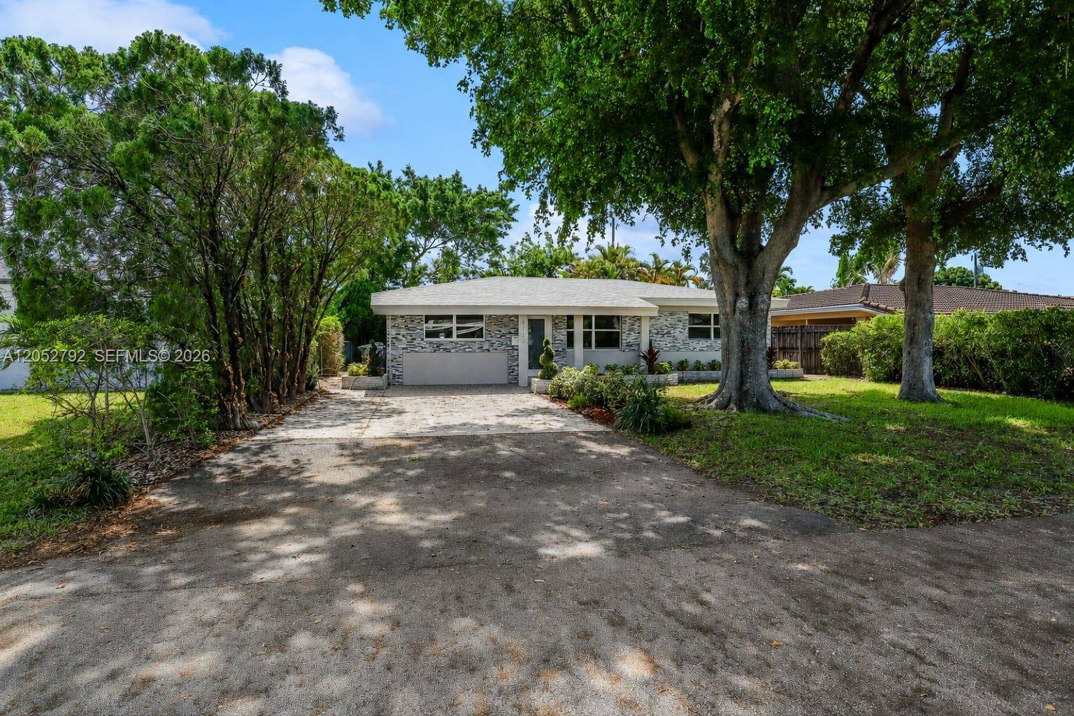 4730 NE 2nd AveOakland Park - picture