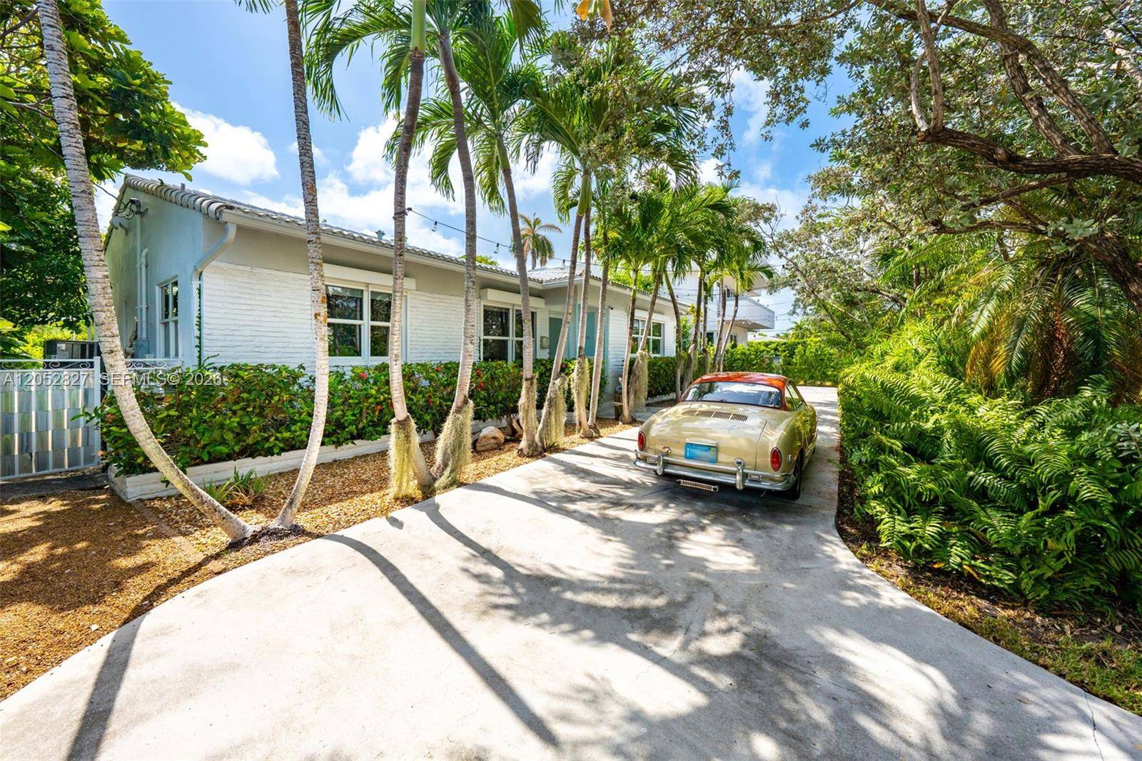 9172 Carlyle AveSurfside - picture