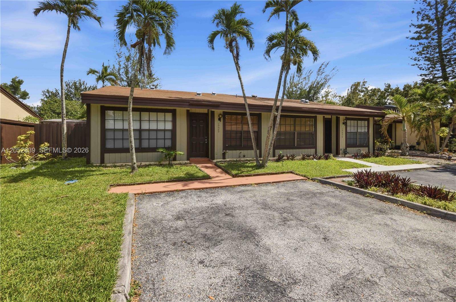 10680 Cherry AvePembroke Pines - picture