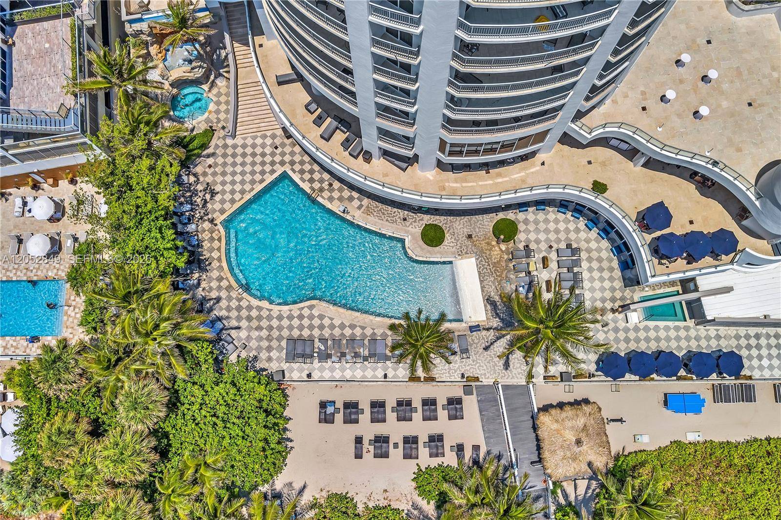 17375 Collins AveSunny Isles Beach - OCEAN POINT BEACH CLUB CO condo unit 1703 - picture