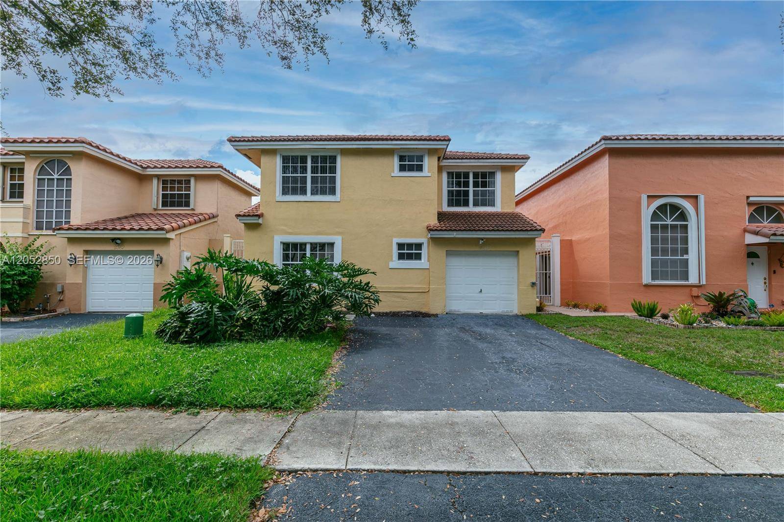 2592 W Saratoga DrCooper City - picture
