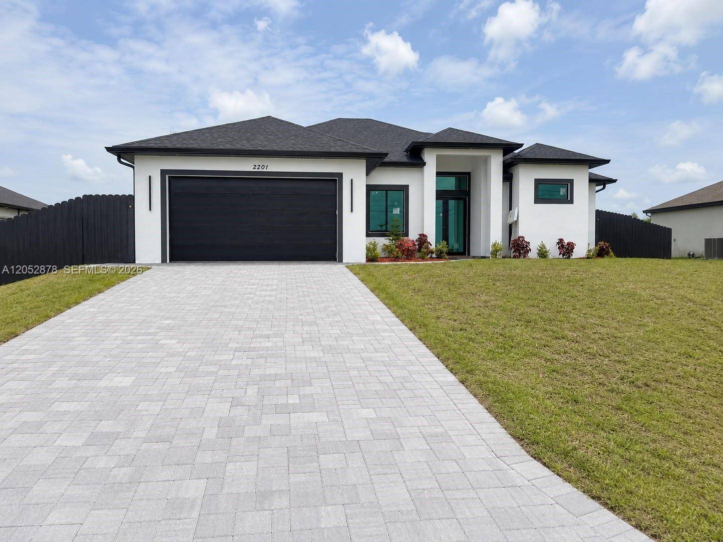 2201 NE Juanita PlCape Coral - picture
