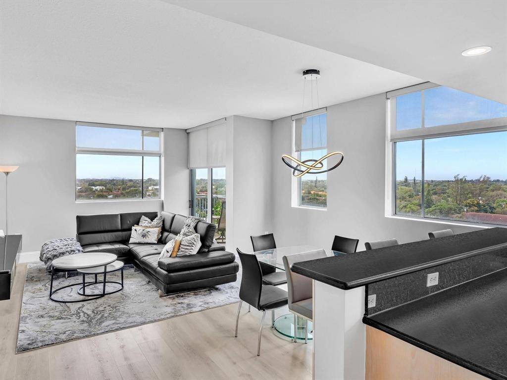 140 S DixieHollywood - HOLLYWOOD STATION RES COND condo unit 737 - picture