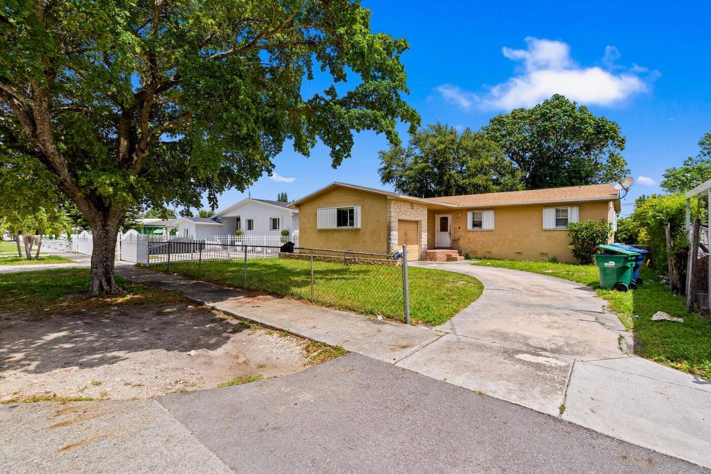 3031 NW 69THMiami - picture