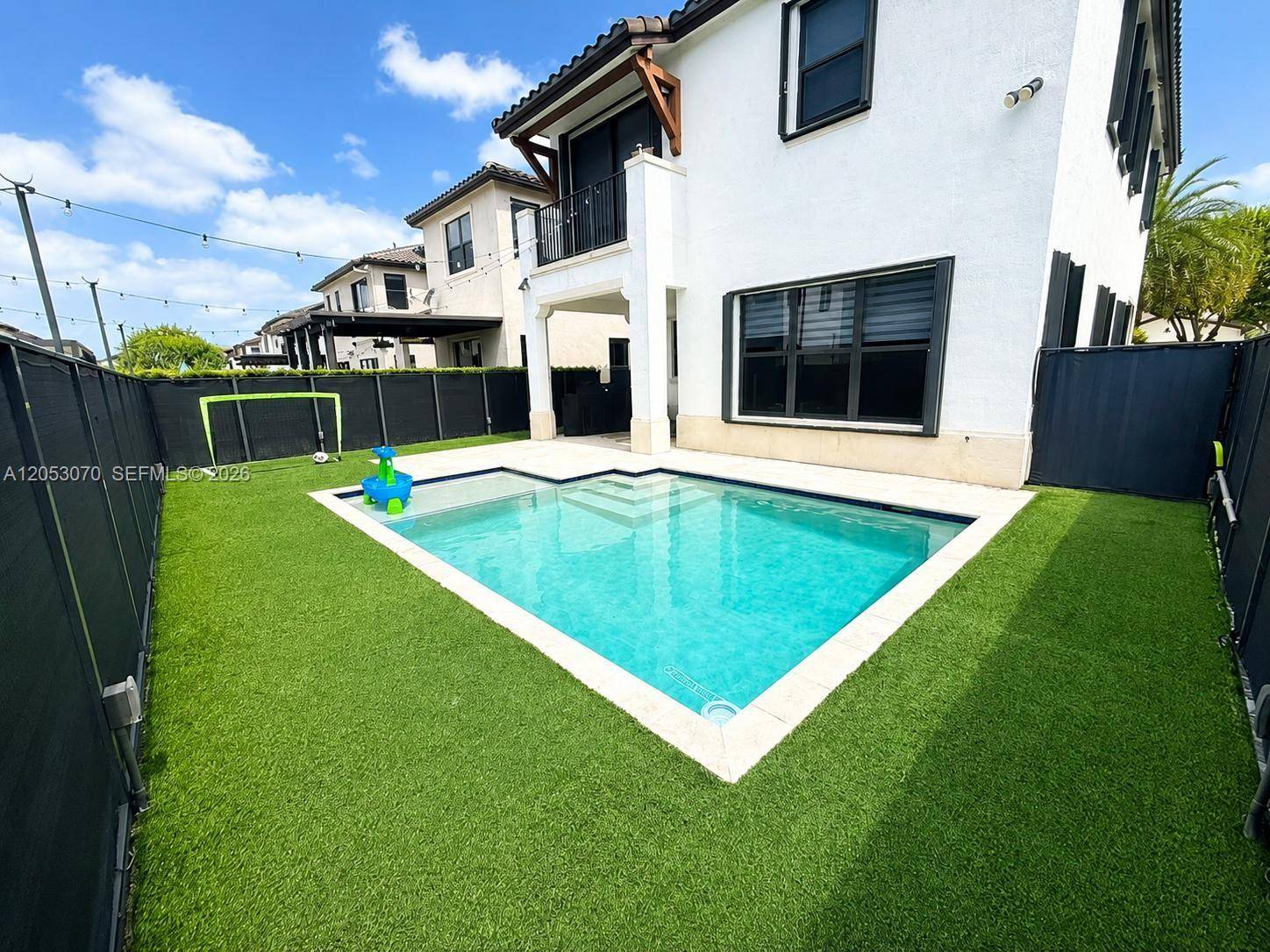 3258 W 99th PlHialeah - picture