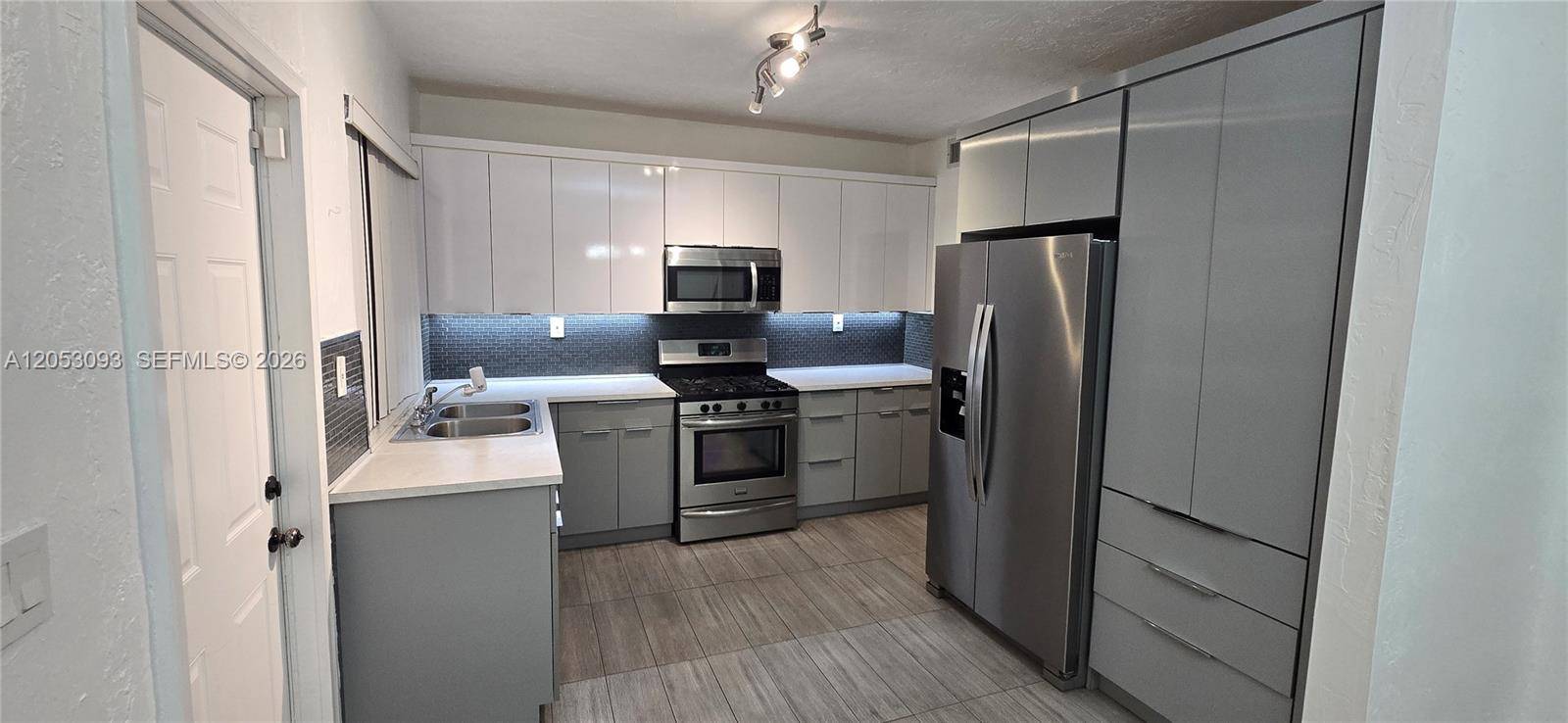 455 NE 131st StNorth Miami - GRIFFING BISCAYNE PK ESTA condo unit 1 - picture