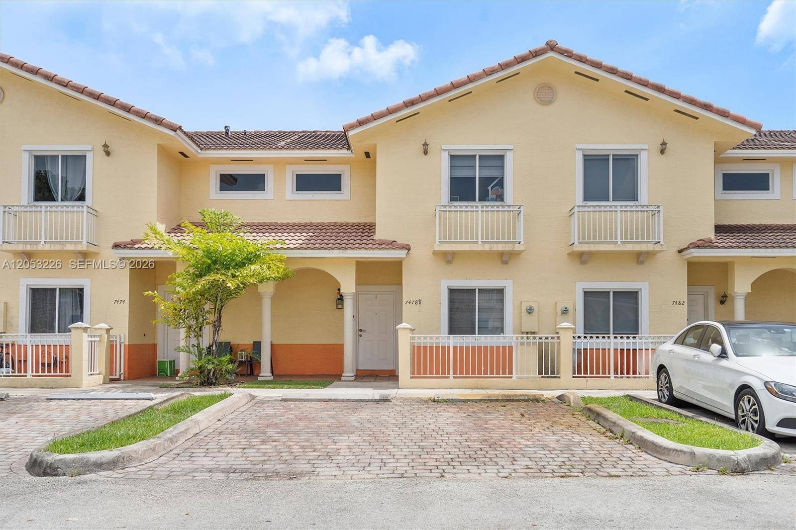 7478 NW 180th TerHialeah - picture
