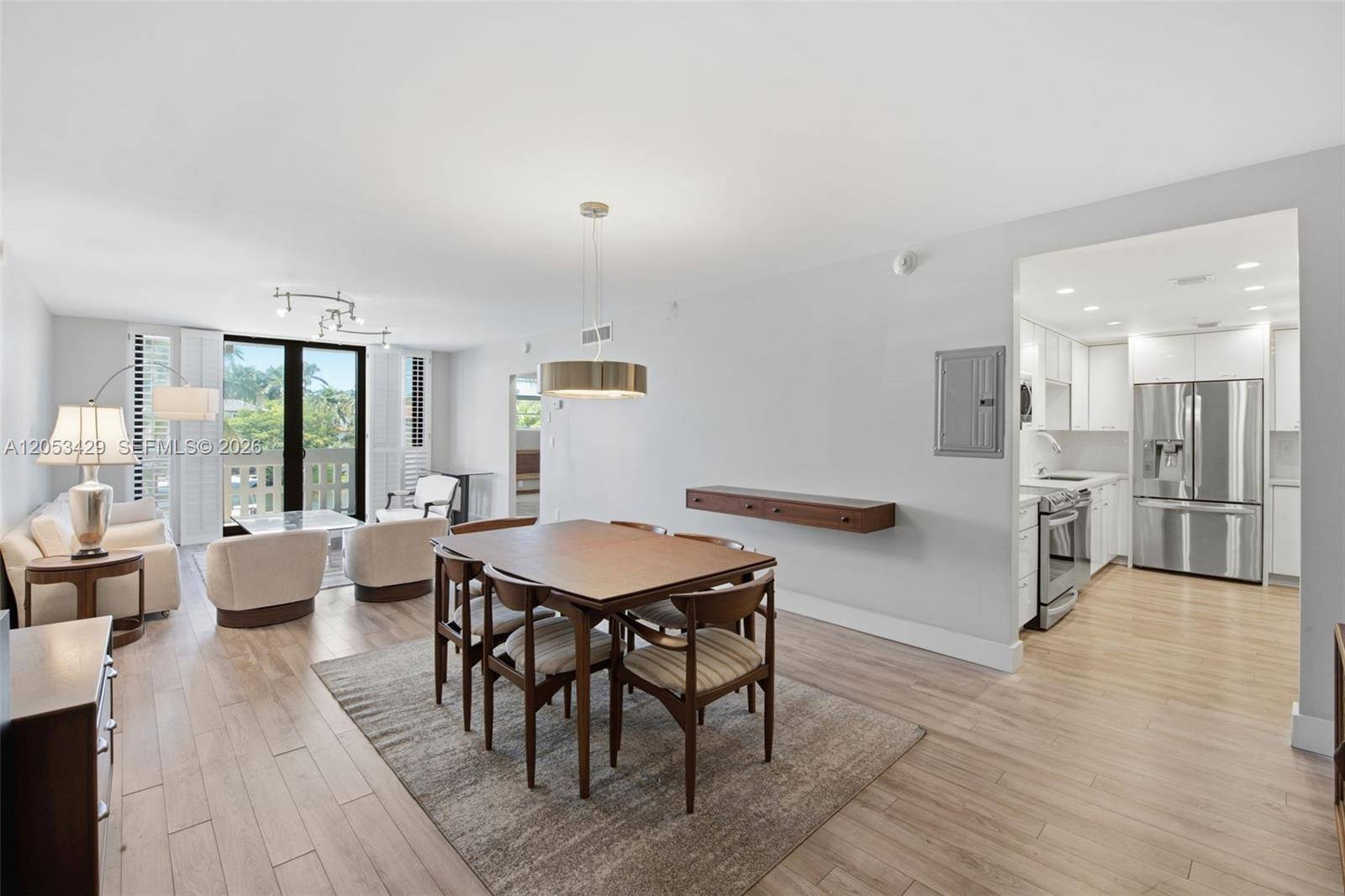 90 Edgewater DrCoral Gables - GABLES WATERWAY TOWERS CO condo unit 225 - picture