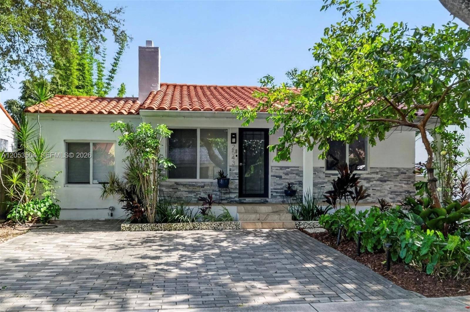 2543 SW 15th StMiami - picture