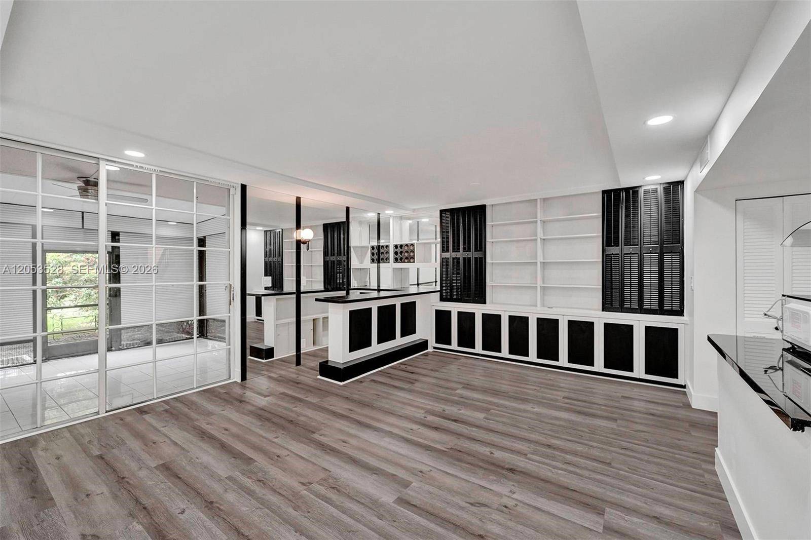 1001 Three Islands BlvdHallandale Beach - DE SOTO PARK NORTH CONDO condo unit 28 - picture