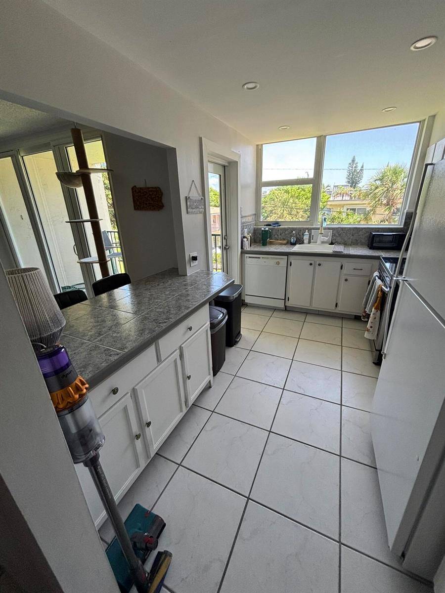 1238 HILLSBORO MILEHillsboro Beach - PORT DE MER CONDO,Port de Mer condo unit 210 - picture