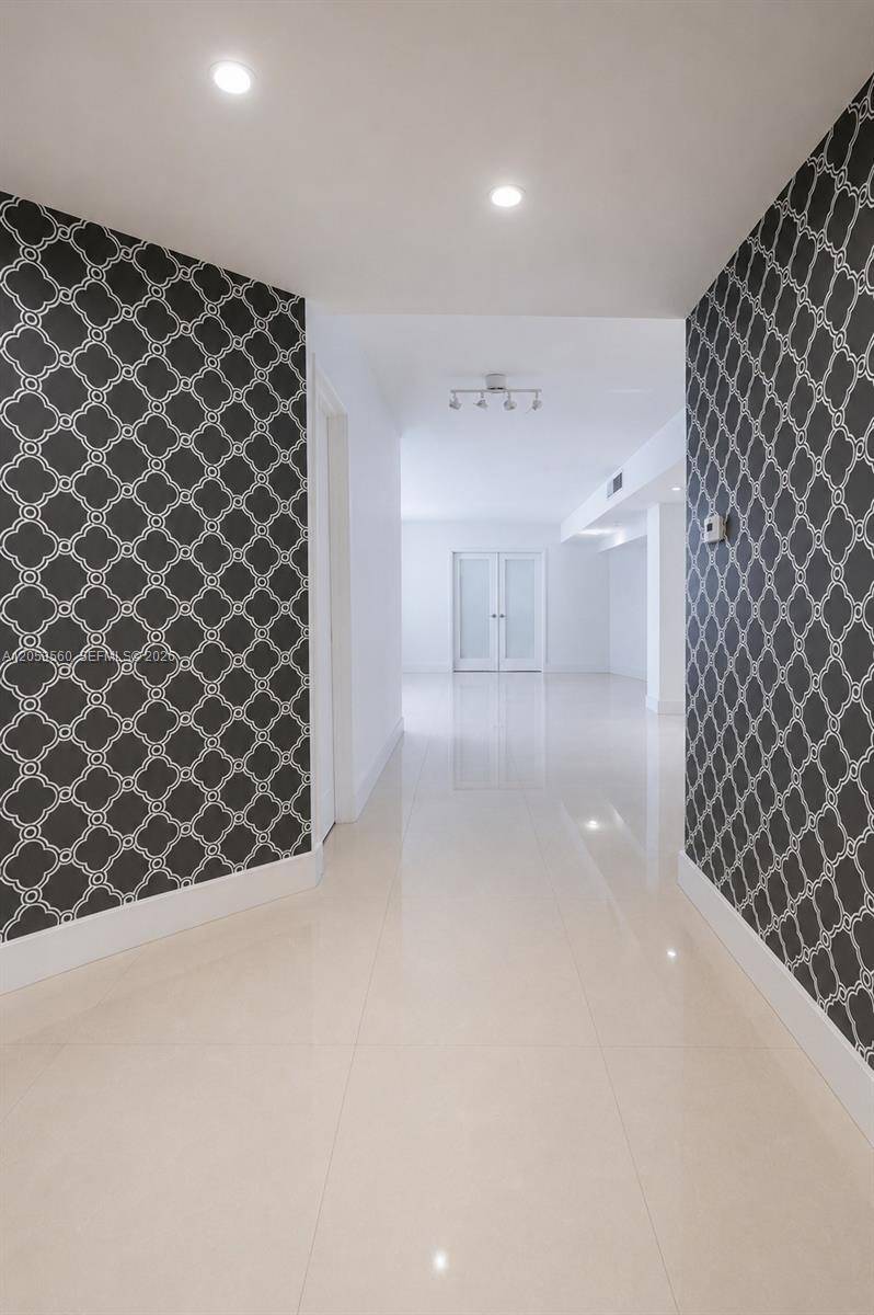 825 Brickell Bay DrMiami - FOUR AMBASSADORS CONDO PH condo unit 1151 - picture