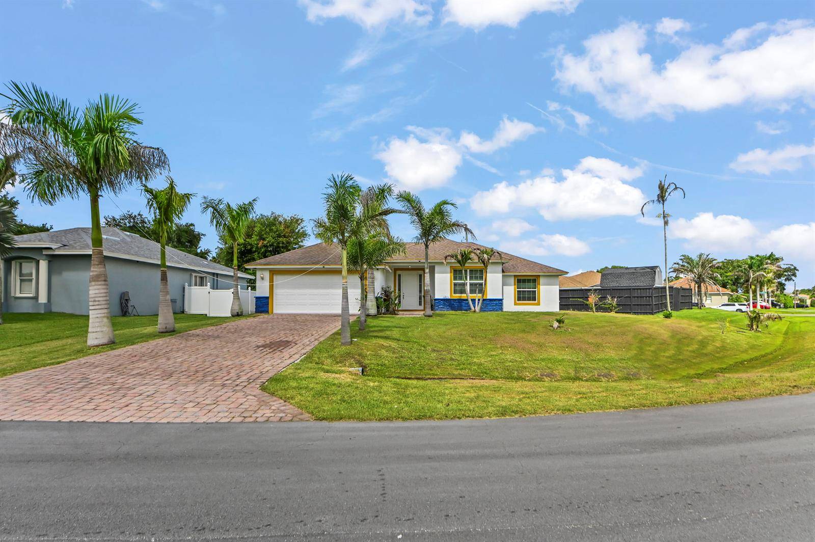 2194 SW SALMONPort St. Lucie - picture